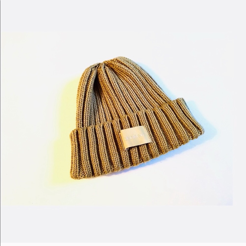 Calvin Klein beige ribbed beanie